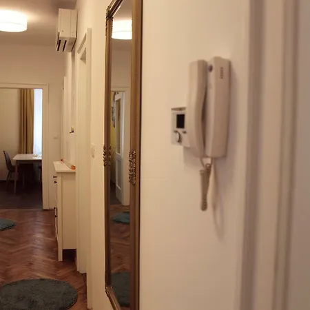 بيت ضيافة Writer's Place ليوبليانا