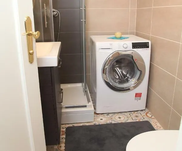 Writer's Place 2* 卢布尔雅那